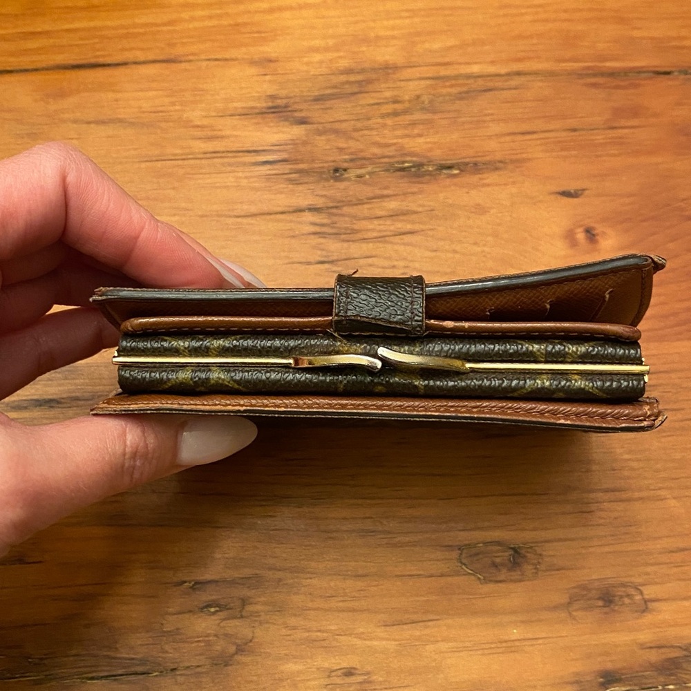 Louis Vuitton Monogram Kisslock Wallet - Picture 2 of 16